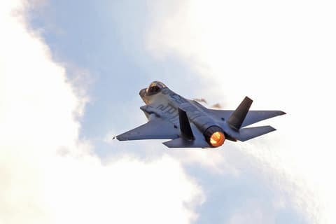 תקלה מסתורית במשלוח F-35; חלקי מטוס F-35 אוסטרלי הגיעו בטעות להונג קונג ונעלמו