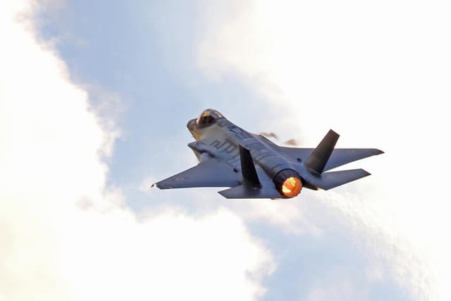 תקלה מסתורית במשלוח F-35; חלקי מטוס F-35 אוסטרלי הגיעו בטעות להונג קונג ונעלמו