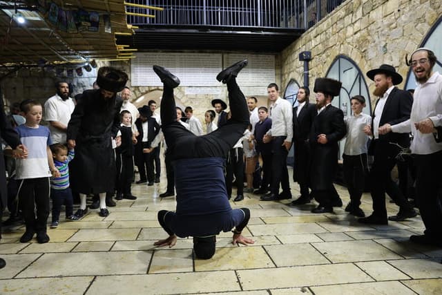 שמחות בית השואבה הערב: המוקדים בישיבות ובקהילות ברחבי הארץ