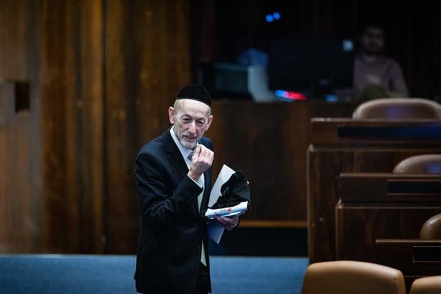 אורי מקלב נפרד: "יש בי הרצון והנכונות להמשיך לשרת" / טור