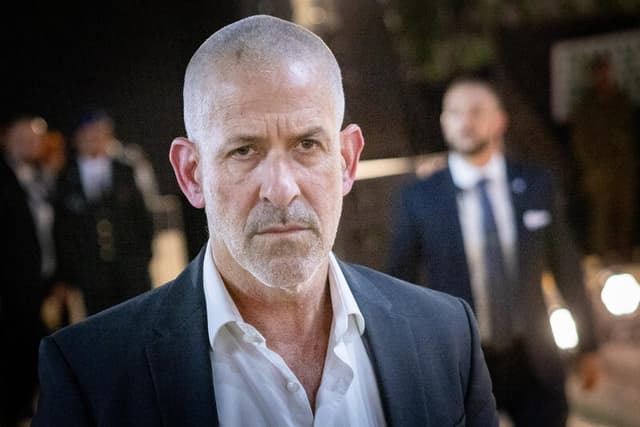 רונן בר מאיים לתבוע את נתניהו: "שיחשוף את כל המסמכים על ההתרעות"