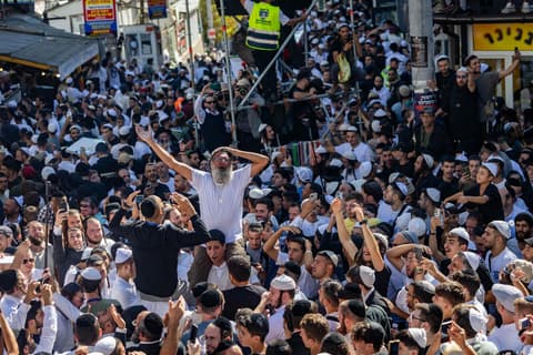 שידור חי | רבבות באומן ומאות אלפים בעולם מתאחדים באמירת "התיקון הכללי"