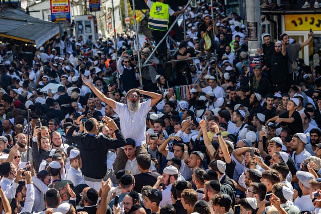 שידור חי | רבבות באומן ומאות אלפים בעולם מתאחדים באמירת "התיקון הכללי"