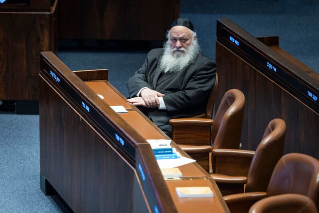 דיווח: גולדקנופף עשוי להימנע בהצבעה על ממשלת איזנקוט