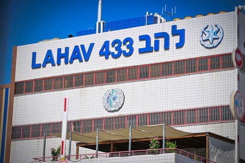 שוטר בלהב נפצע באורח קל מפליטת כדור; קצין בודק יבחן את האירוע