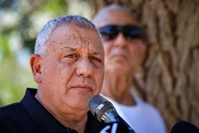 וינטר במתקפה חריפה על איזנקוט: "כדאי שהציבור יידע את האמת"