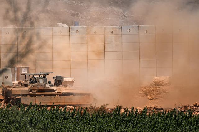 צה"ל תקף תשתיות חיזבאללה בדרום לבנון בתגובה לשיגור רחפני נפץ לעבר הכוחות
