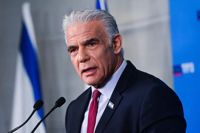 המחלוקת על תקציב הביטחון: לפיד דורש פגיעה נוספת בחרדים – בליכוד תקפו בחריפות