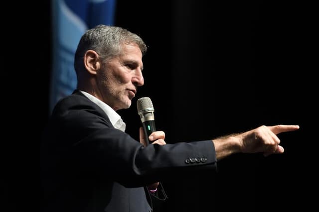 יאיר גולן דורש מזיני לאבטח אותו מיידית ומאיים בעתירה לבג"ץ
