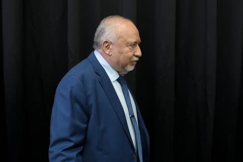 ליברמן מציע מעורבות ירדנית בניהול שטחי A ו-B; בימין תוקפים בחריפות
