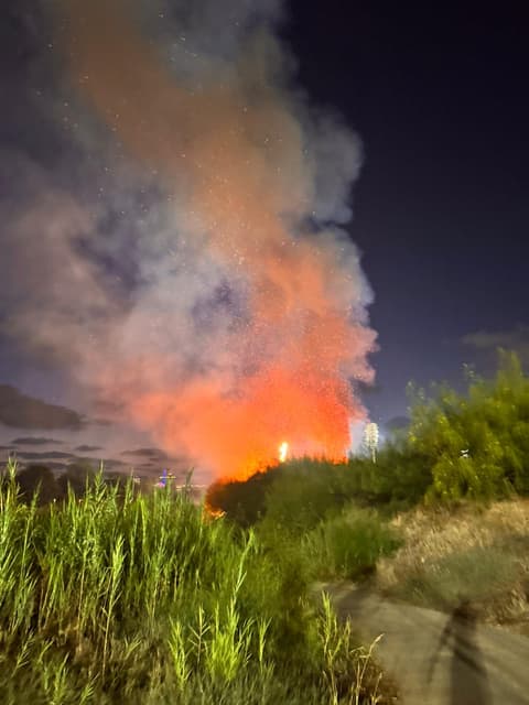 שריפת קוצים פרצה משני עברי הירקון; תנועת הרכבות הופסקה