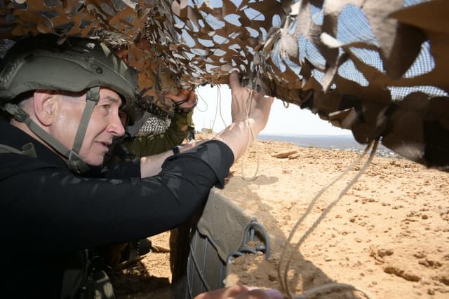 נתניהו בביקור בקו הצהוב בעזה: "אנחנו שולטים בשטח, לא נסוגים ונגיע לפירוז הרצועה"