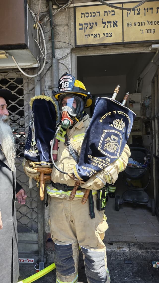 שריפה פרצה בבית כנסת בשמואל הנביא בירושלים: לוחמי האש חילצו את ספרי התורה