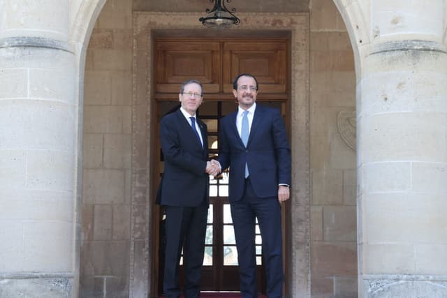 ביקור נשיא המדינה בקפריסין: "מייחל שנוכל להיפגש כאן עם נשיא לבנון"