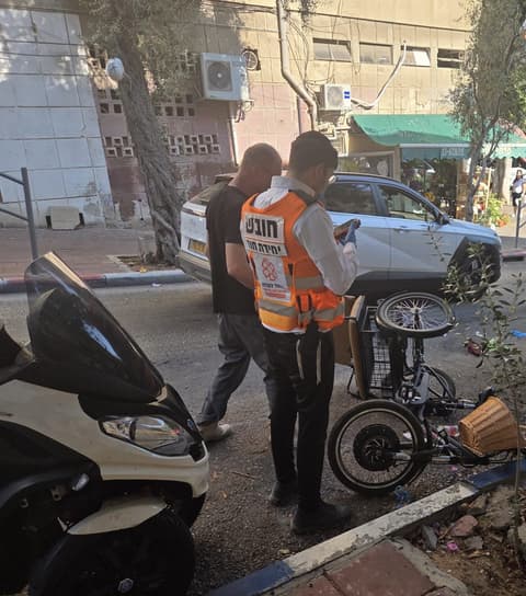 רמת גן: אם ושני ילדיה נפצעו בינוני וקל בהתהפכות תלת-אופן