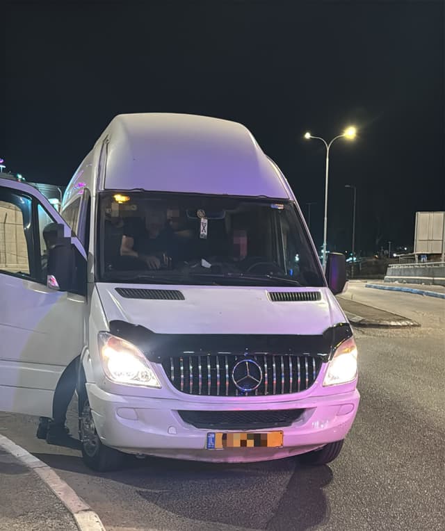 תופעה שלא נגמרת: מעצר עשרה שוהים בלתי חוקיים ונהג הסעות במרחב עוטף ירושלים