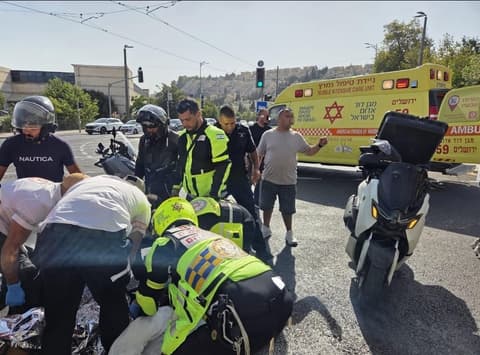 צעיר כבן 25 נפצע באורח קשה לאחר שנפגע מאוטובוס בשכונת מלחה בירושלים