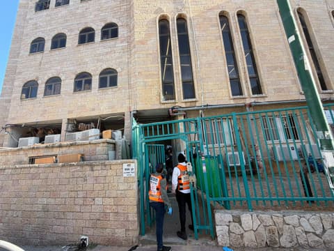 בני ברק: נער בן 13 נפצע באורח בינוני לאחר שנפל מחלון במוסד לימודים