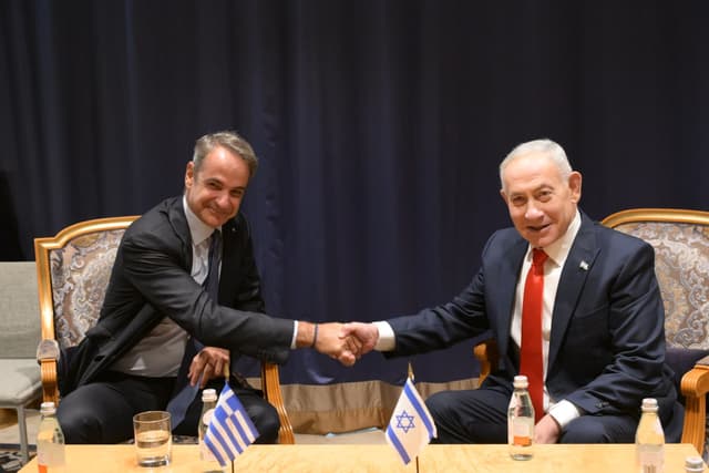 לקראת נאומו בבימת האו"ם: ראש הממשלה נתניהו נפגש עם ראש ממשלת יוון בניו יורק