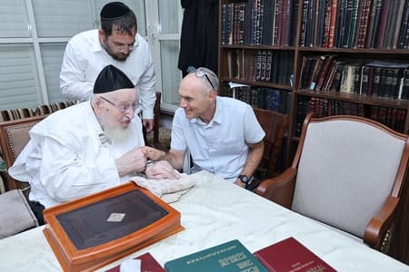 האם הריהוט בפוניבז' בדרך להתחדש? הסיור המסקרן בישיבה והביקורים אצל גדולי ישראל