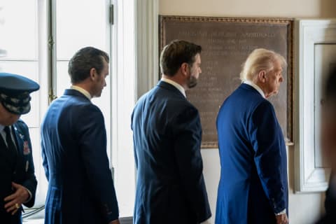 הפנטגון מאריך את הלחימה, טראמפ שוקל לסיים: 50 אלף חיילים יישארו במזרח התיכון