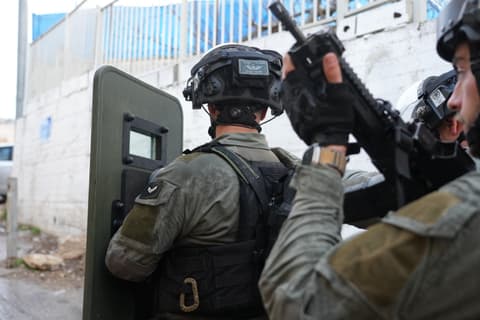 חשד לפיגוע דקירה בשומרון: ישראלי נפצע בינוני-קשה, המחבל נמלט