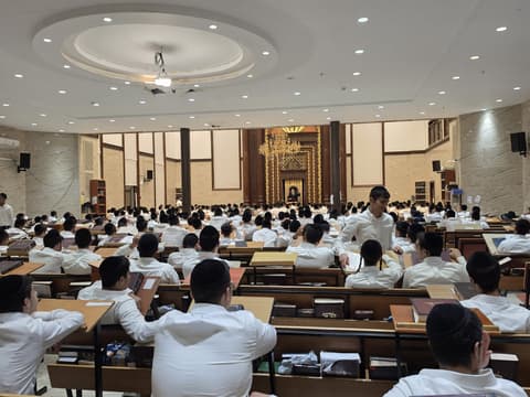 לקראת הימים הנוראים: משגיח ישיבת מיר בשיחת חיזוק בישיבת רכסים