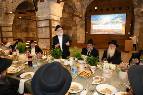 השקה מרגשת בכותל לפרויקט 'שבט 13' – לנערי בר ובת מצווה