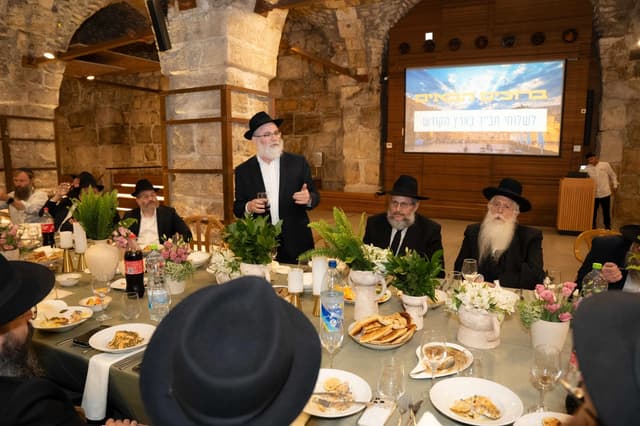השקה מרגשת בכותל לפרויקט 'שבט 13' – לנערי בר ובת מצווה