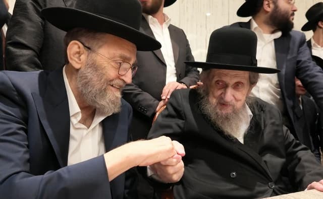 לאחר השינוי הדרמטי: מרן הגר"ד לנדו השתתף בשמחת גפני וברך את רעייתו