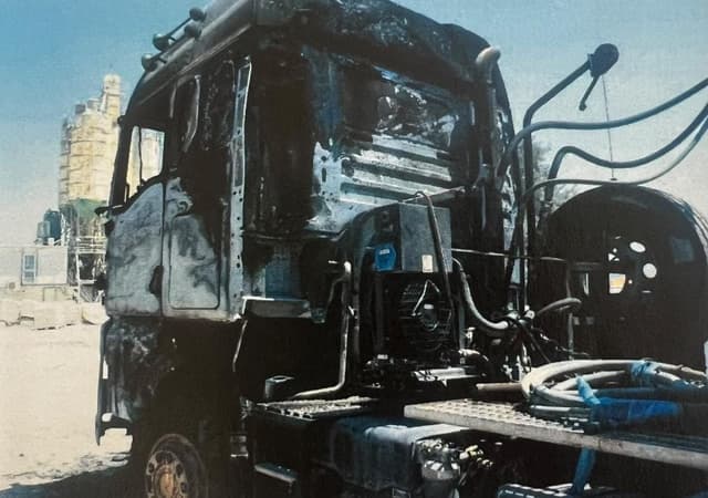תועד ממלא ג'ריקנים בדלק – והצית מערבל בטון בשווי 700 אלף שקל