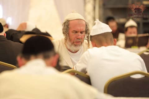 מראה מרהיב: אלפים גודשים את היכל התורה באומן | גלריה