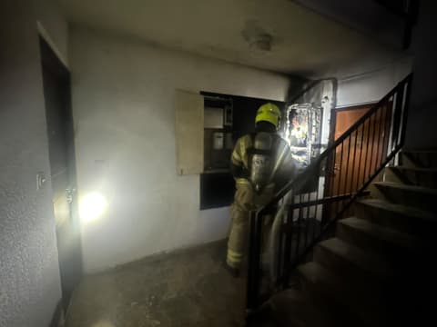 שרפה פרצה בבניין מגורים בטירת כרמל; שני בני אדם נפגעו באורח קל