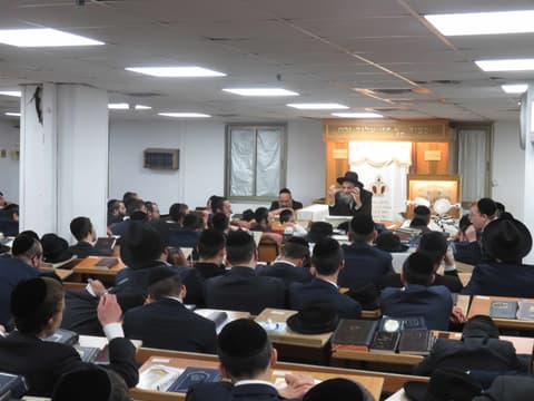 "הקב"ה נותן יד – אל תעזבו אותה": המשגיח מסר שיחה בנעילת יום הדין