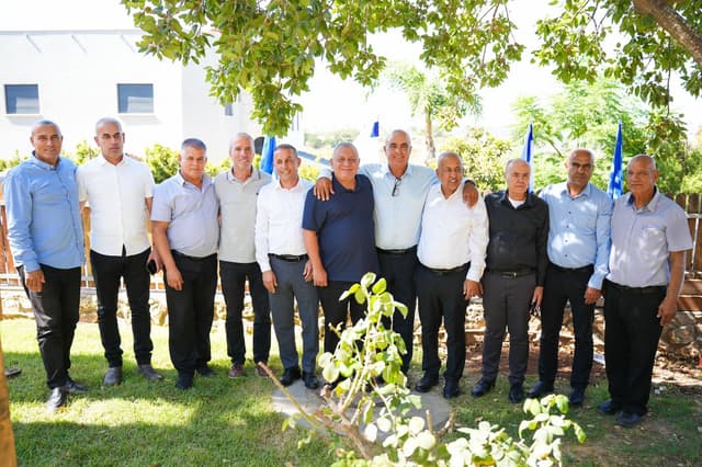 דיווח: איזנקוט הבטיח לראשי רשויות שיצרף את רע"ם לממשלה