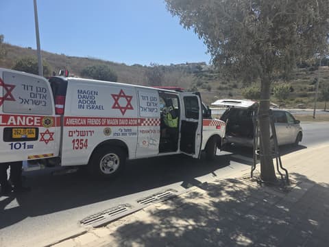 סעו בזהירות: נער בן 17 נפצע בינוני בתאונת קורקינט חשמלי בבית שמש