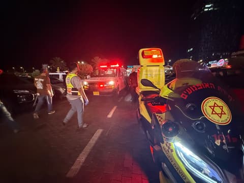 נער נפגע הלילה מרכב בחניית מרכז מסחרי בחדרה – מצבו אנוש