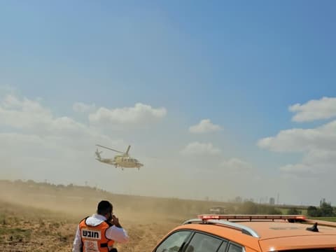 משאית התהפכה סמוך לקיבוץ גת: הנהג פונה במסוק במצב בינוני