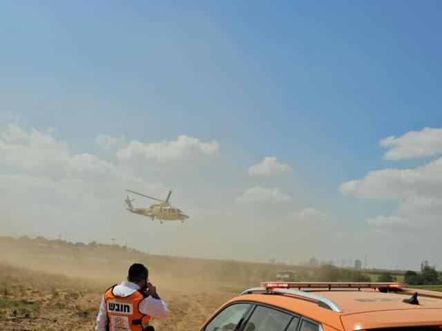 משאית התהפכה סמוך לקיבוץ גת: הנהג פונה במסוק במצב בינוני