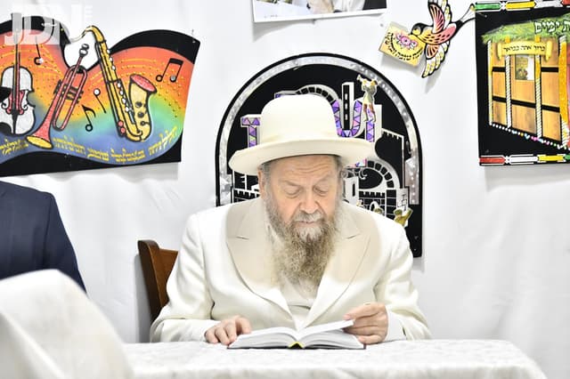 לקיים בנו חכמי ישראל: המקובל הגה"צ רבי דוד שלום בצרי פונה לביה"ח