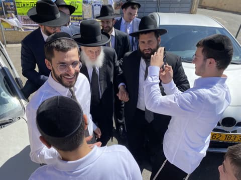 מאות בני תורה במעמד הקבלת פני רבו למרן ראש ישיבת פורת יוסף