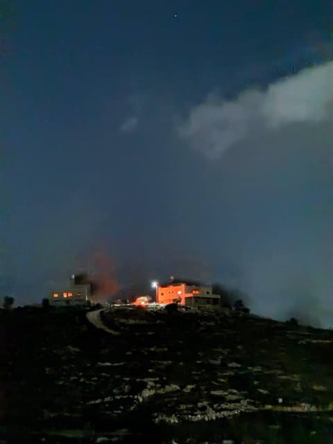 עימותים הלילה בג'אלוד: המתיישבים טוענים: "האירוע התרחש בגבעה אסטרטגית סמוכה לאש קודש"; רוה"מ מגנה