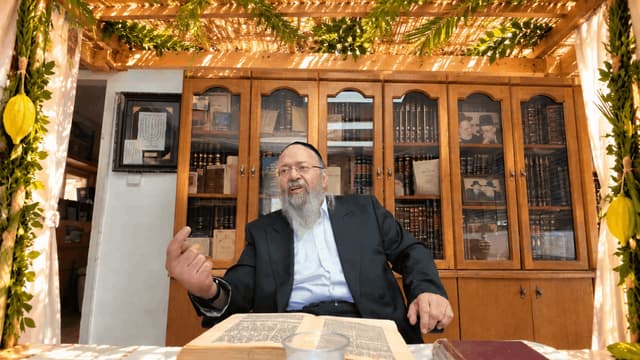 "אין תורה בלי מידות טובות": שיחת חג מרתקת עם מרן הגרי"ח סופר