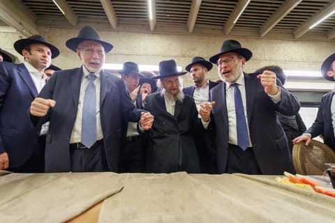 "עשירות! עשירות!": הברכה של מרן המשגיח שתוקנה באמצע שמחת בית השואבה