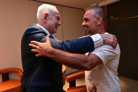 נתניהו מצדיע לקברניט ההודי: "נפצע קשה ואפשר לנוסעים להשתלט"
