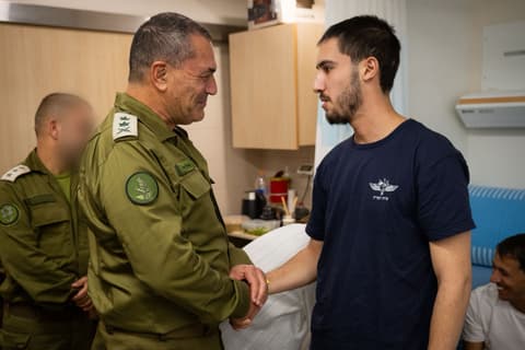 לקראת ראש השנה: הרמטכ"ל ערך ביקור פצועים בבית החולים