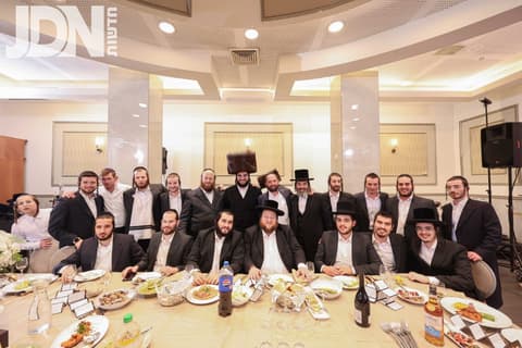 וְשָׂמַחְתָּ בְּחַגֶּךָ • כך חגגה תעשיית המוזיקה החסידית את שמחת ה'וואך נאכט' בערב החג