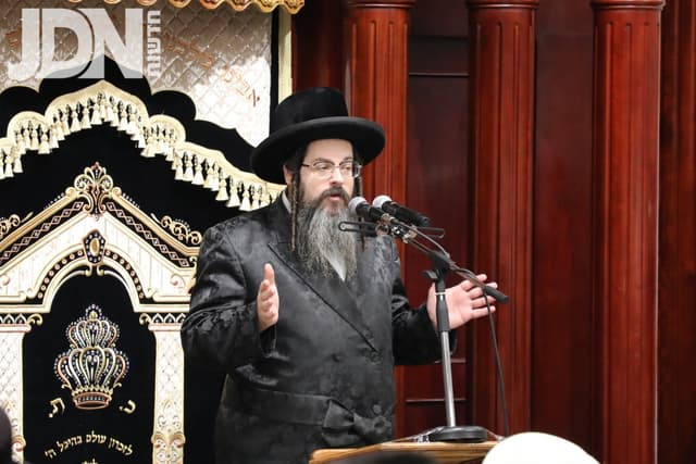 תיעוד: האדמו"ר מדינוב בדברי התעוררות