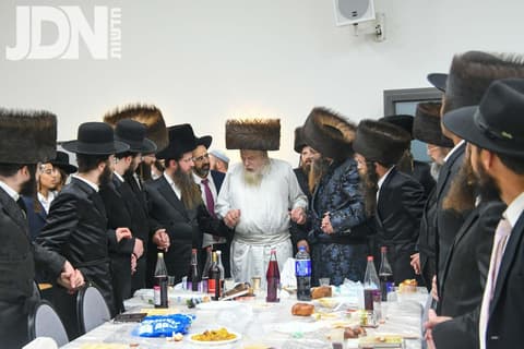 תיעוד: האדמו"ר ממבקשי אמונה שהה בשב"ק בעיר עמנואל