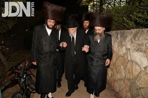 מרן ראש הישיבה הגרמ"ה הירש בביקור אצל המשפיע הגר"י דייטש
